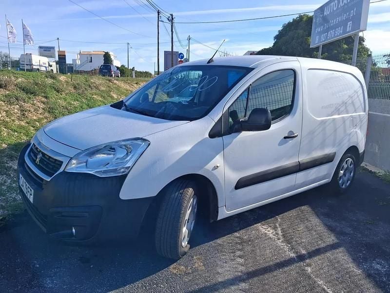 Branco Usado 2018 Peugeot Partner Monovolume | € 10.900 (Bom preço) - Imagem 1/3