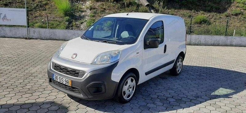 Branco Usado 2017 Fiat Fiorino Monovolume | € 9.250 - Imagem 1/4