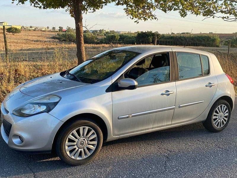 Usado 2011 Renault Clio III Sedan | € 3.750 - Imagem 1/4