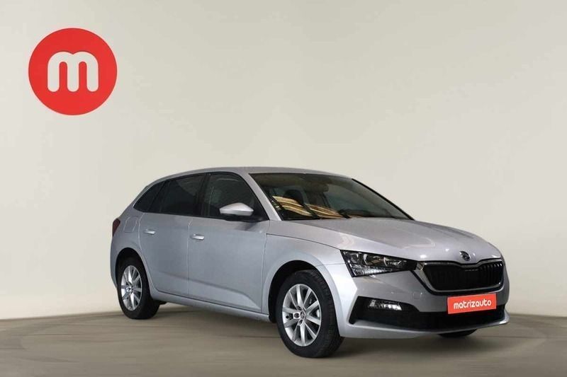 Cinzento Usado 2022 Skoda Scala Citadino | € 17.499 (Preço justo) - Imagem 1/4
