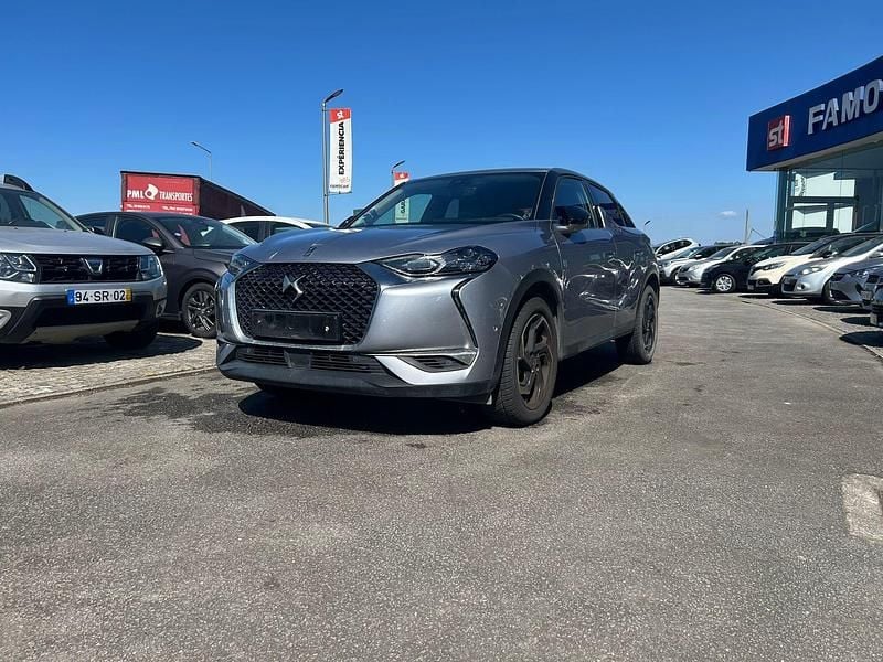Cinza Usado 2019 DS Automobiles DS3 Grand Chic SUV | € 17.880 (Preço justo) - Imagem 1/4
