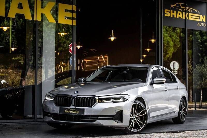 Cinzento Usado 2021 BMW 520 Luxury Line Sedan | € 36.750 (Preço justo) - Imagem 1/4
