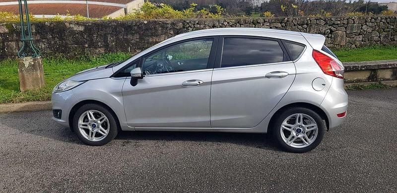 Usado Ford Fiesta Titanium 80 HP (58 kW) 2014 Citadino