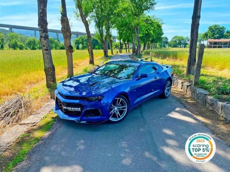 Azul Usado 2019 Chevrolet Camaro Coupé | € 39.900 - Imagem 1/4