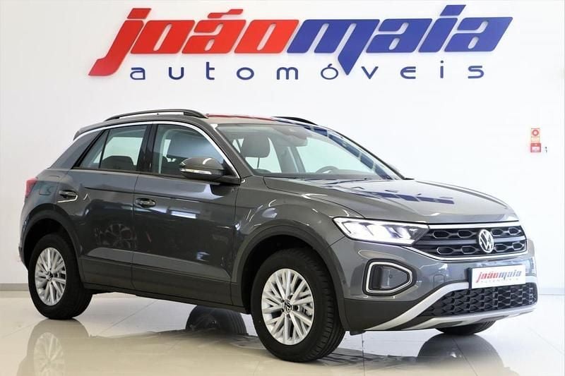 Cinzento Usado 2024 VW T-Roc Life SUV | € 22.800 (Preço justo) - Imagem 1/4