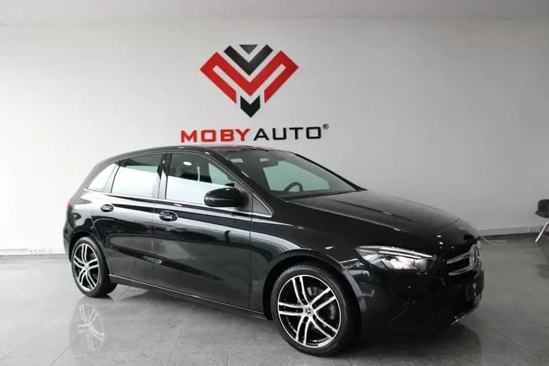 Preto Usado 2020 Mercedes B180 AMG line Monovolume | € 24.900 (Bom preço) - Imagem 1/4