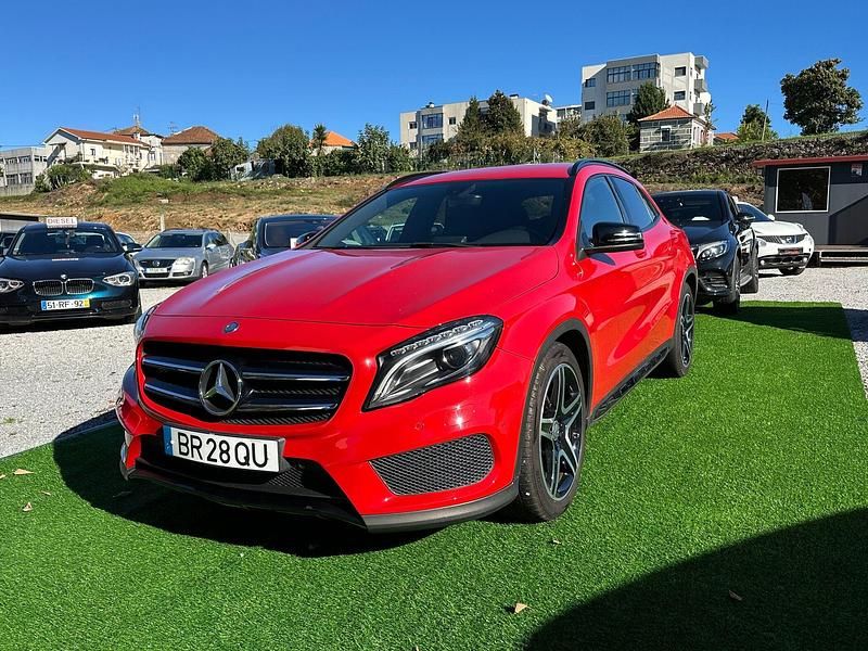 Vermelho Usado 2014 Mercedes GLA200 AMG line SUV | € 19.500 - Imagem 1/4