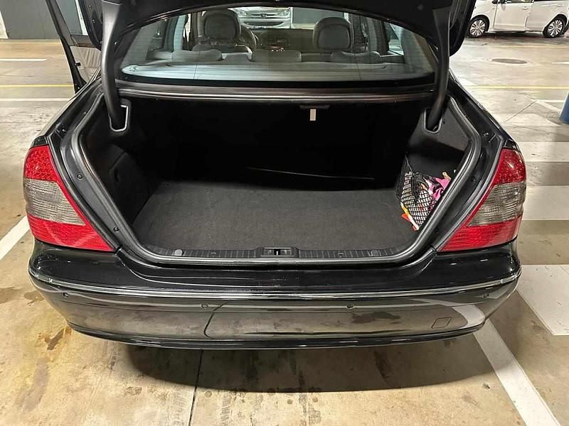 Usado Mercedes E220 170 HP (125 kW) 2007 Preto Sedan