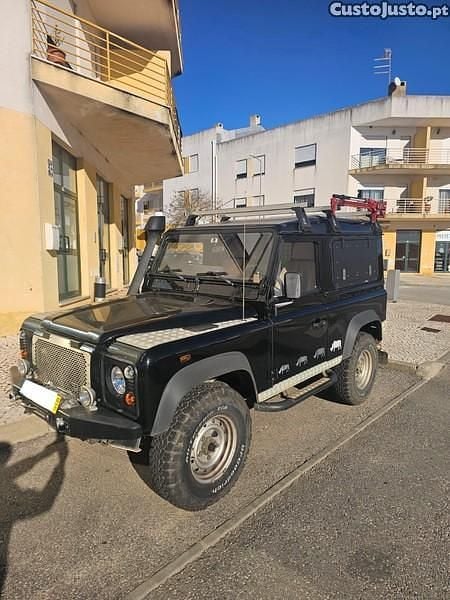 Usado Land Rover Defender 120 HP (88 kW) 2005 Preto SUV