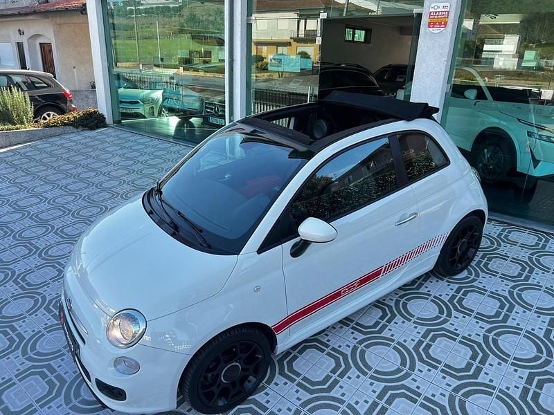Branco preto/vermelho Usado 2016 Fiat 500C Lounge Cabrios | € 9.250 (Super Preço) - Imagem 1/4