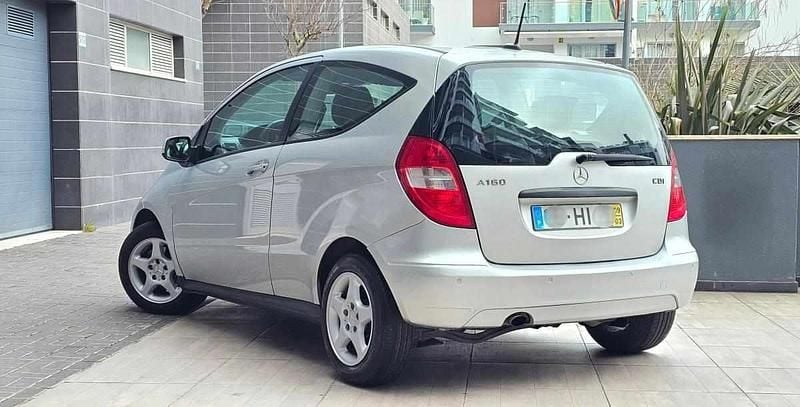 Usado Mercedes A160 82 HP (60 kW) 2009 Cinzento Citadino