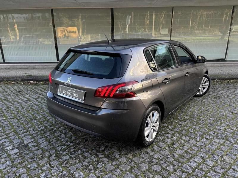 Usado Peugeot 308 100 HP (73 kW) 2018 Cinzento
