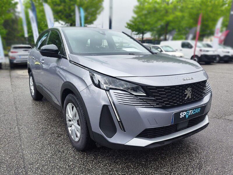 Usado Peugeot 3008 Active 130 HP (95 kW) 2024 Cinzento SUV