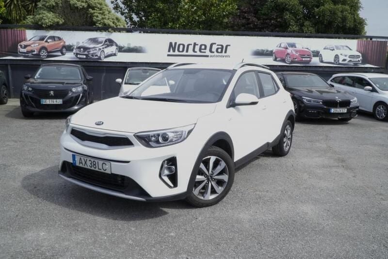 Branco Usado 2021 Kia Stonic SUV | € 12.900 (Bom preço) - Imagem 1/4