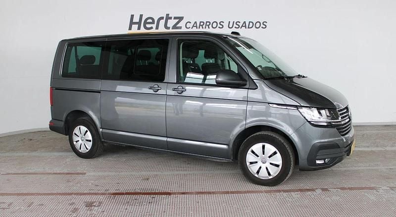 Cinza Usado 2023 VW Caravelle Comfortline Monovolume | € 43.490 - Imagem 1/4