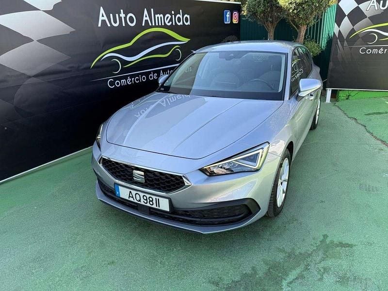 Usado Seat Leon Style 110 HP (80 kW) 2022 Cinzento