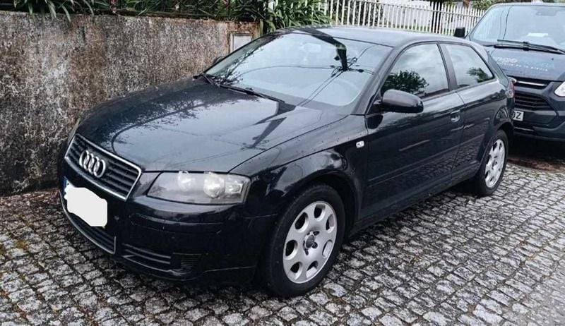 Cinzento Usado 2003 Audi A3 Citadino | € 4.750 (Preço justo) - Imagem 1/4