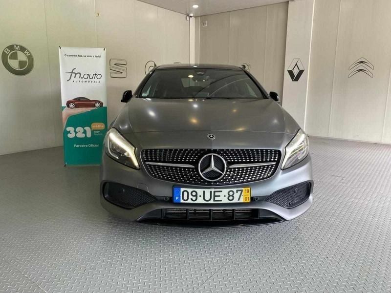 Cinzento Usado 2018 Mercedes A220 AMG line Citadino | € 33.900 - Imagem 1/4