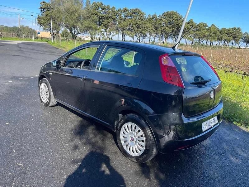 Usado Fiat Punto 65 HP (47 kW) 2010 Preto Citadino