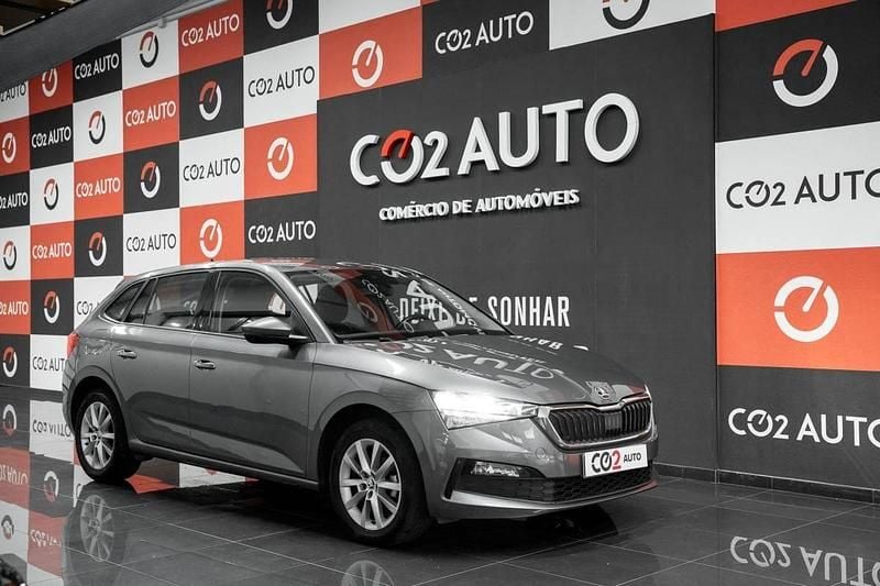 Cinzento Usado 2022 Skoda Scala Citadino | € 15.900 (Preço justo) - Imagem 1/4