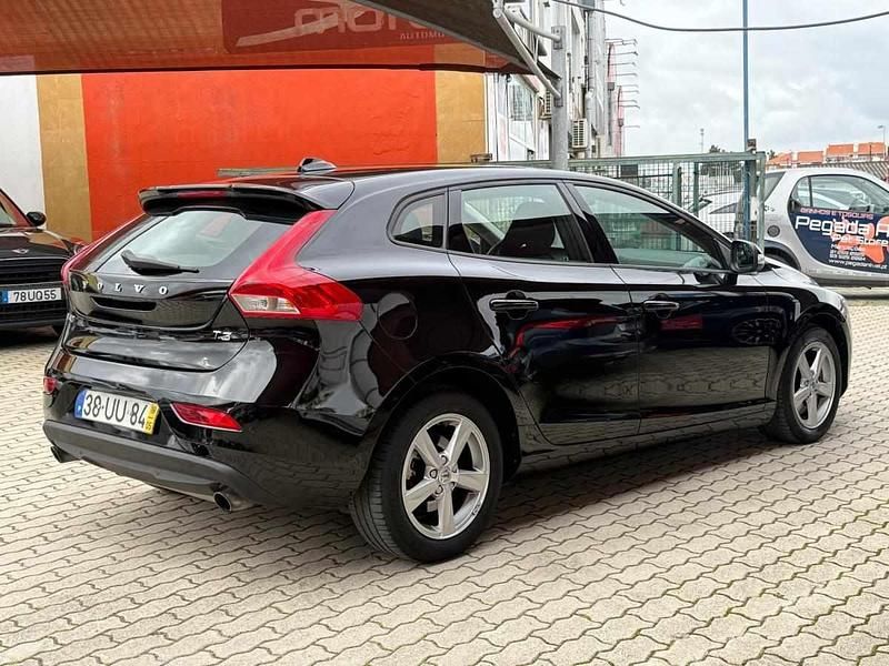 Usado Volvo V40 152 HP (111 kW) 2018 Preto