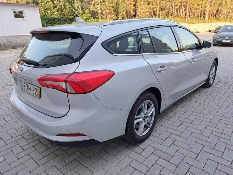 Usado Ford Focus 120 HP (88 kW) 2019 Cinzento Carrinha