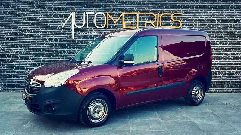 Vermelho Usado 2013 Opel Combo Monovolume | € 10.900 - Imagem 1/4