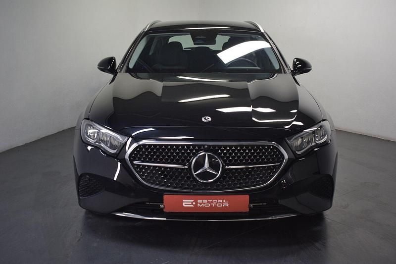 Usado Mercedes E300 Avantgarde 320 HP (235 kW) 2024 Preto Carrinha