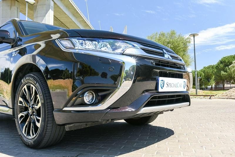 Preto Usado 2017 Mitsubishi Outlander Intense SUV | € 18.450 (Bom preço) - Imagem 1/4