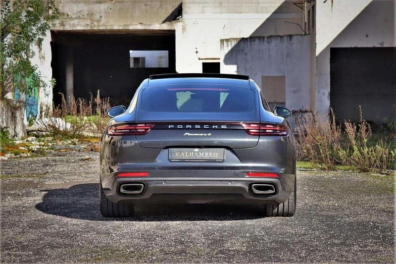 Usado Porsche Panamera 462 HP (339 kW) 2018 Cinzento Sedan