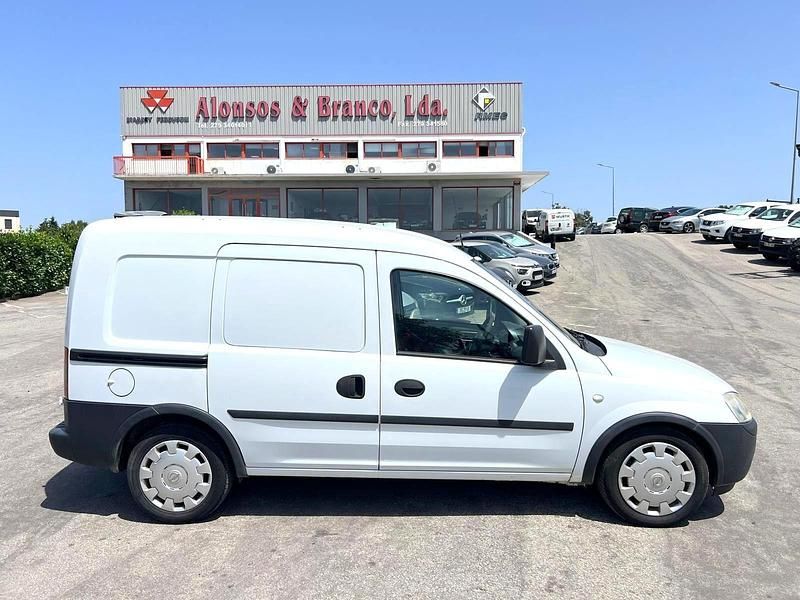 Usado Opel Combo 100 HP (73 kW) 2011 Branco Citadino