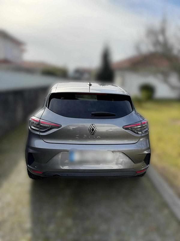Usado Renault Clio V 91 HP (66 kW) 2024 Cinzento Citadino