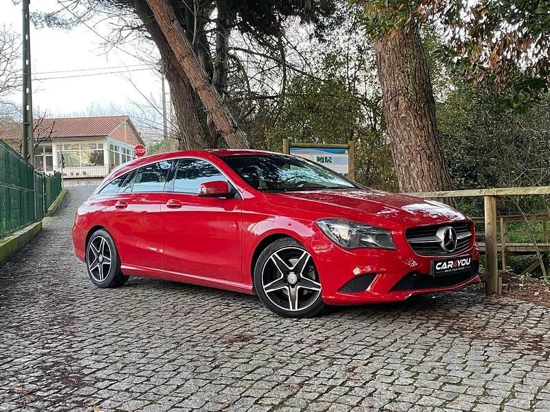 Vermelho Usado 2015 Mercedes CLA200 Shooting Brake Urban Carrinha | € 18.990 (Preço justo) - Imagem 1/3