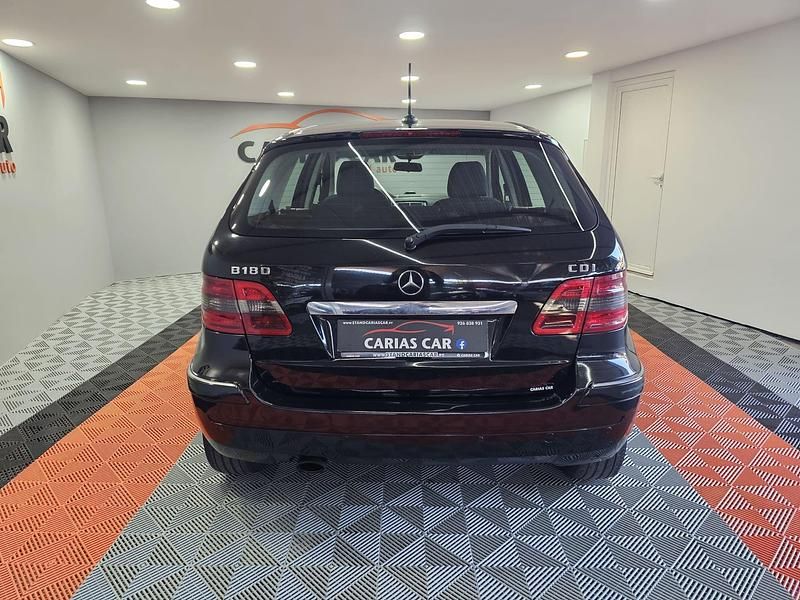Usado Mercedes B180 109 HP (80 kW) 2006 Preto Monovolume