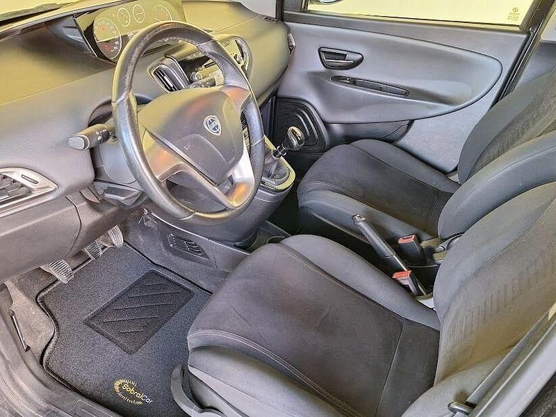 Usado Lancia Ypsilon S 95 HP (69 kW) 2014 Preto Citadino