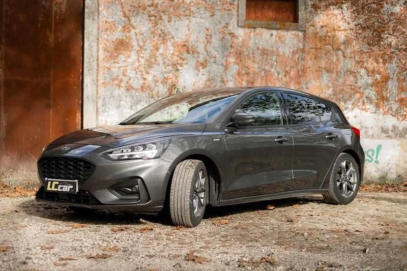 Cinzento Usado 2019 Ford Focus Citadino | € 18.850 (Preço elevado) - Imagem 1/4