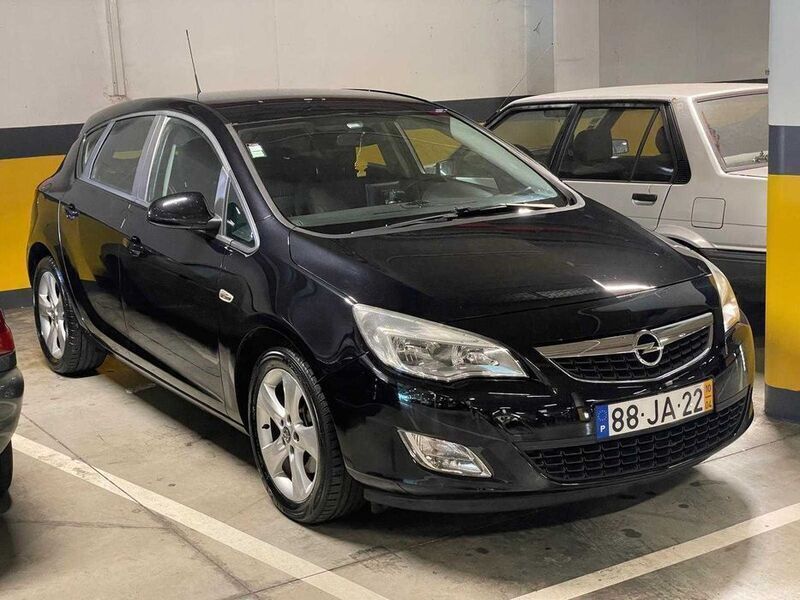 Usado 2010 Opel Astra Sedan | € 8.000 (Preço justo) - Imagem 1/4