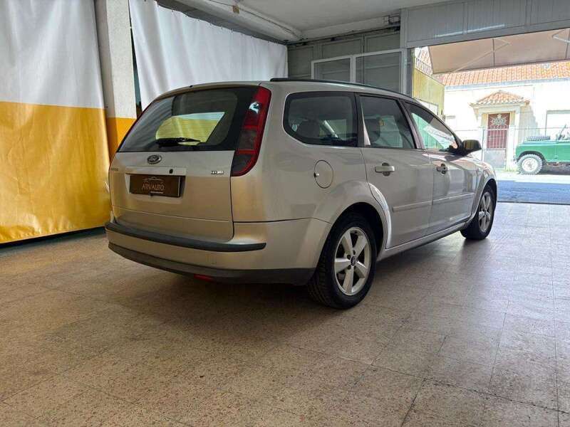 Usado Ford Focus Trend 90 HP (66 kW) 2007 Cinza Carrinha