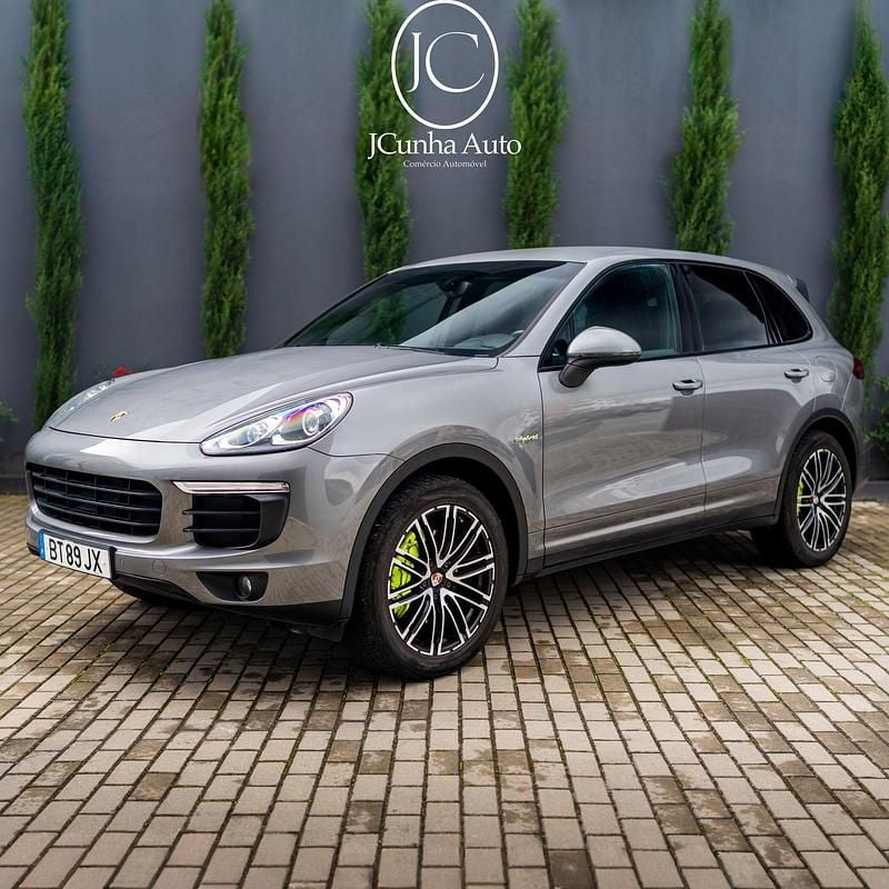 Cinza Usado 2016 Porsche Cayenne Platinum Edition SUV | € 43.500 (Bom preço) - Imagem 1/4
