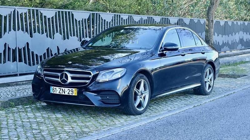 Usado Mercedes E300 306 HP (225 kW) 2019 Preto Sedan