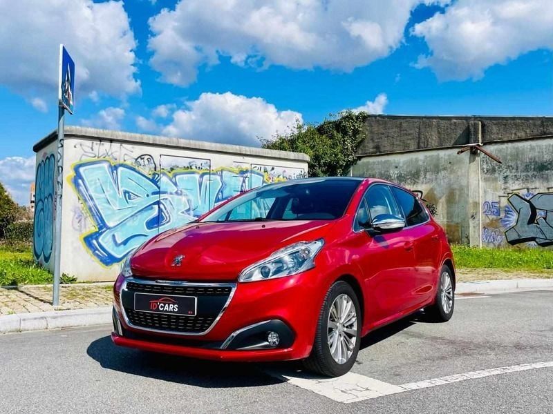 Vermelho Usado 2018 Peugeot 208 Citadino | € 11.900 (Preço justo) - Imagem 1/4