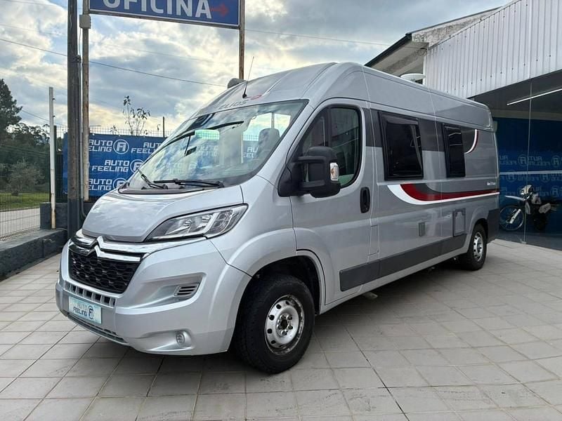 Cinzento Usado 2017 Citroën Jumper Monovolume | € 45.900 - Imagem 1/4