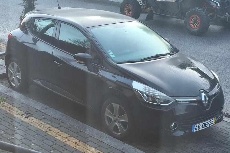 Usado Renault Clio IV 90 HP (66 kW) 2015 Preto Citadino