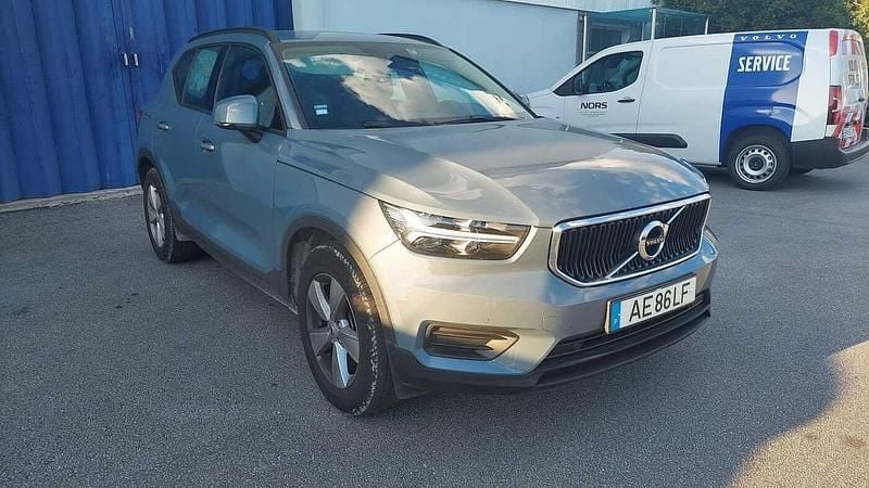 Cinzento Usado 2021 Volvo XC40 Momentum SUV | € 25.900 (Bom preço) - Imagem 1/4