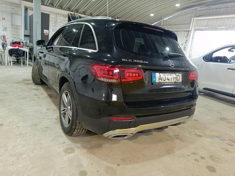 Usado Mercedes GLC300 Business 320 HP (235 kW) 2022 Preto SUV