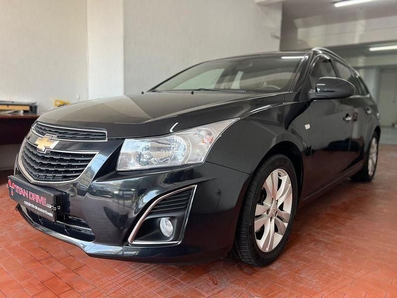 Preto Usado 2013 Chevrolet Cruze LT Carrinha | € 8.900 - Imagem 1/4