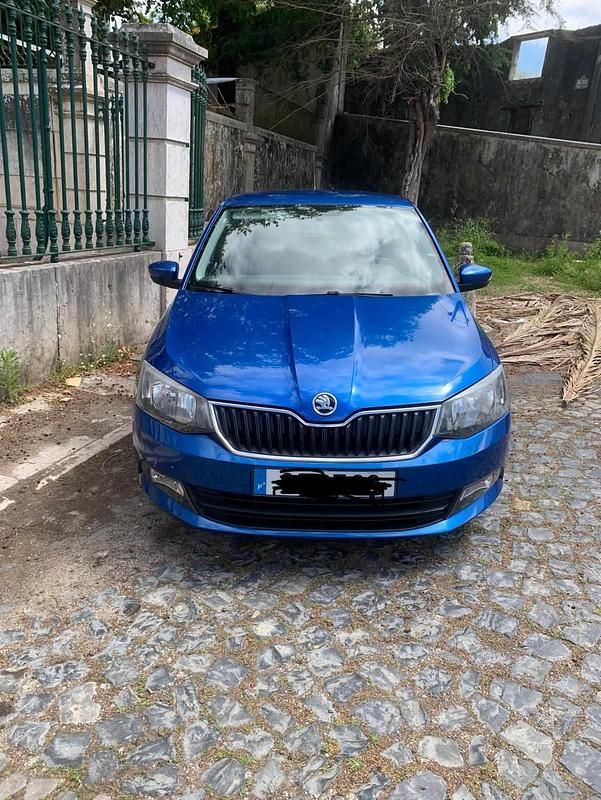 Azul Usado 2015 Skoda Fabia Citadino | € 9.000 (Bom preço) - Imagem 1/4