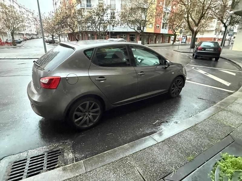 Usado Seat Ibiza ST 105 HP (77 kW) 2014 Cinzento Carrinha