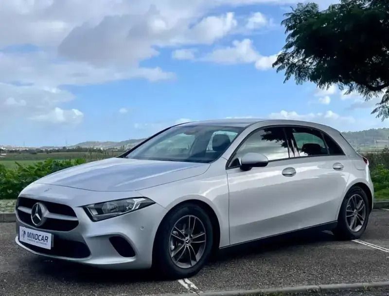 Cinza prata Usado 2019 Mercedes A180 Style Citadino | € 24.980 (Preço elevado) - Imagem 1/4