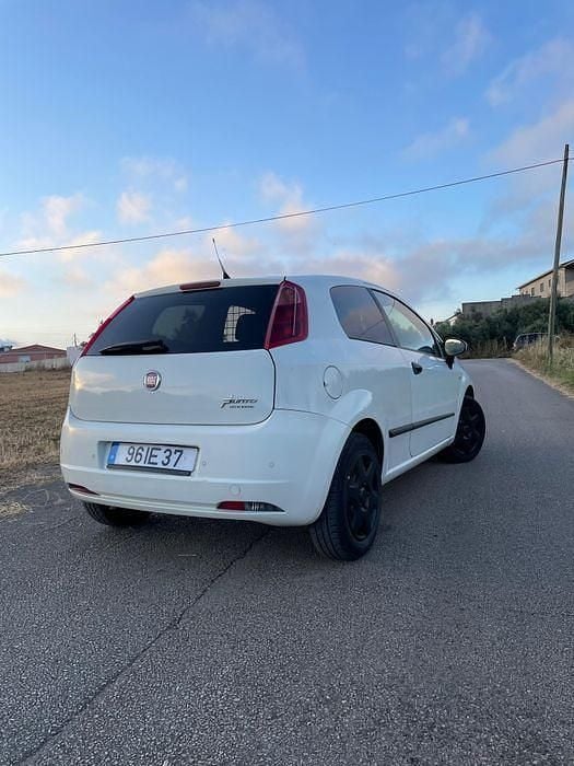 Usado 2009 Fiat Grande Punto Citadino | € 2.500 (Bom preço) - Imagem 1/4